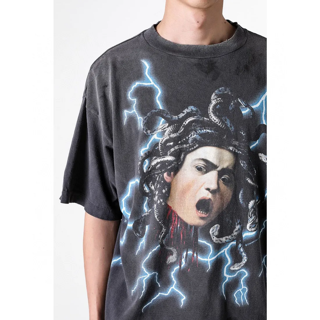 SAINT Mxxxxxx MEDUSA SS TEE/BLK Medusa Hydra retro sulfur-dyed short-sleeves, washed black S-XL, cylindrical fabric with no side seams, the open width is almost meaningless, Assute ready-to-wear dyeing, the whole piece faded, collar and cuffs frayed, many hangings, oversized printing position, genuine level restoration, customized joint main mark/wash mark/with little angel anti-counterfeiting